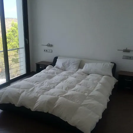 Priscilla Вилла *