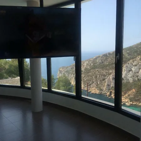 Priscilla Вилла *