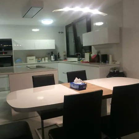 Priscilla Вилла *